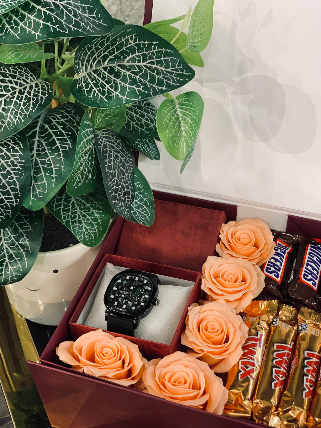 Basic Shirt Gift Hamper with Mini Rose Bouquet – Romantic Gift for Him