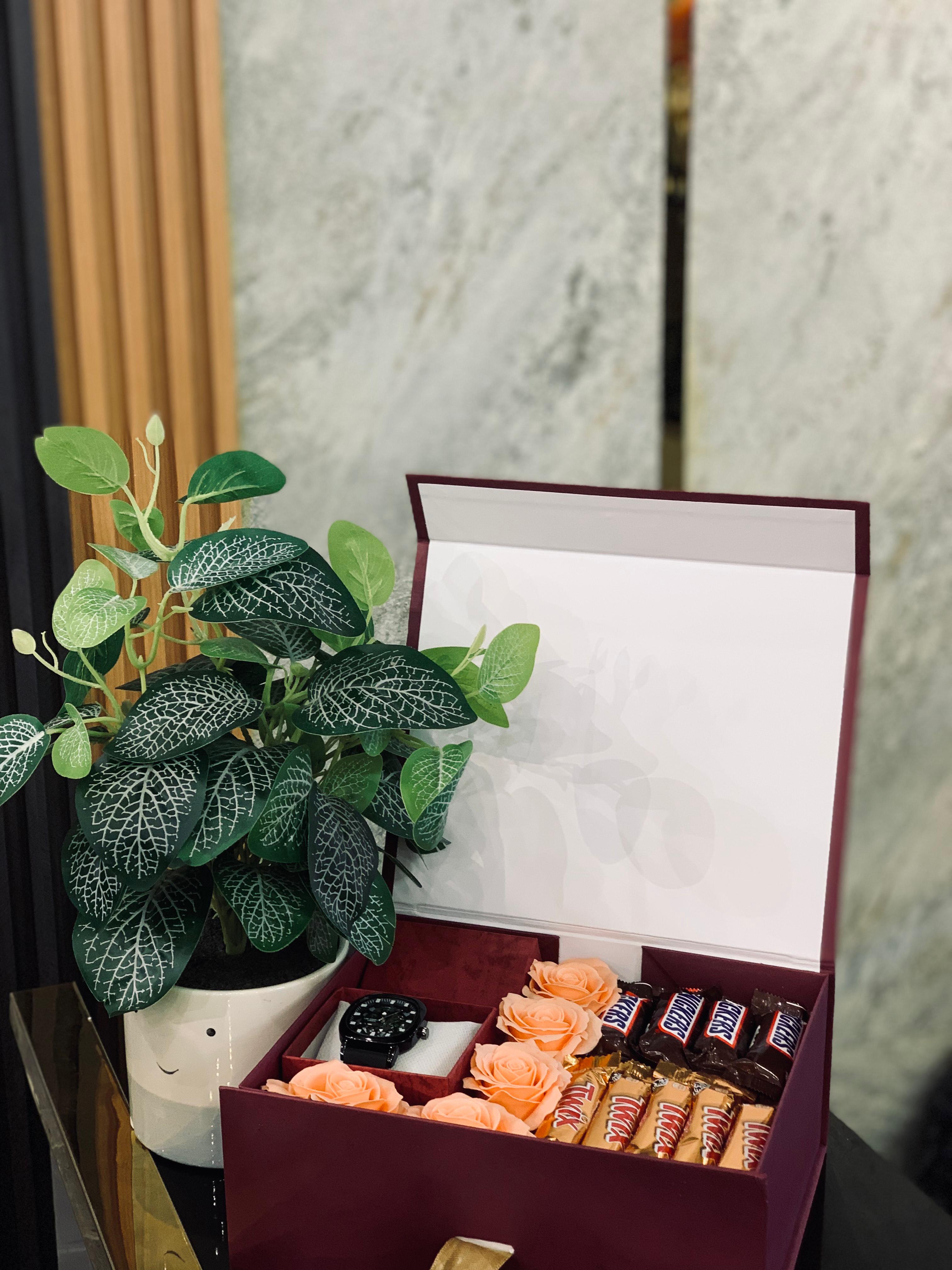 Basic Shirt Gift Hamper with Mini Rose Bouquet – Romantic Gift for Him