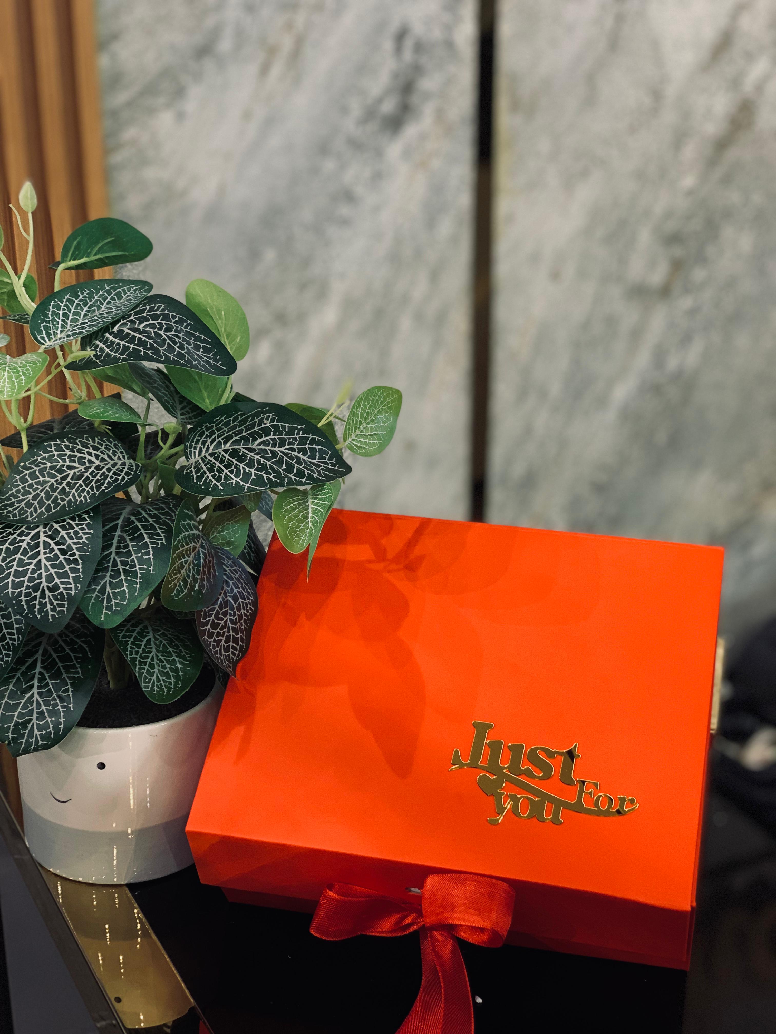 Wallet & Nuts Gift Hamper – Stylish Practical Gift for Him