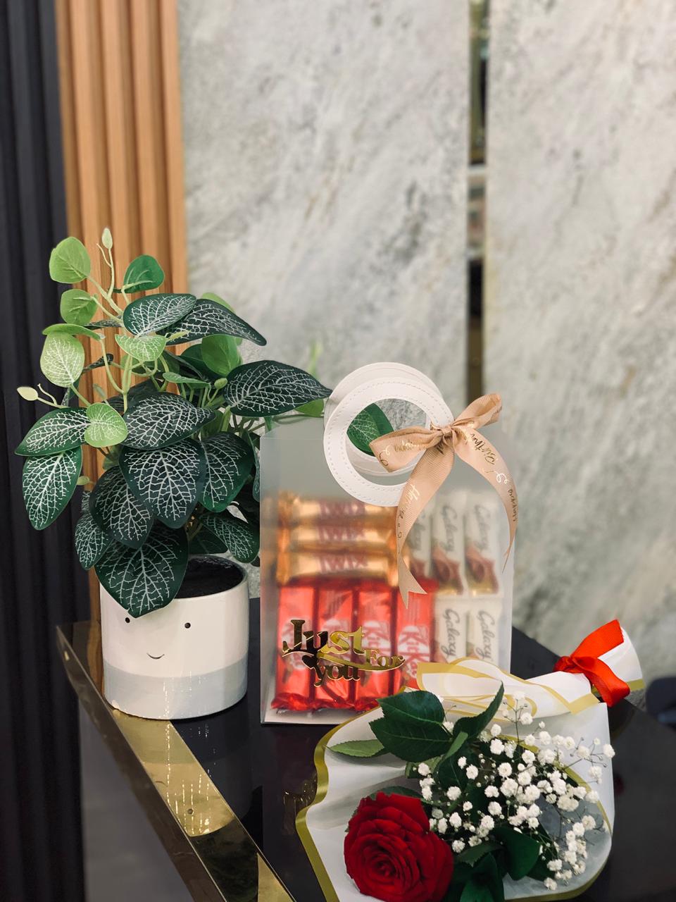 Chocolate Gift Hamper with Rose Bouquet – Sweet Romantic Gift Combo