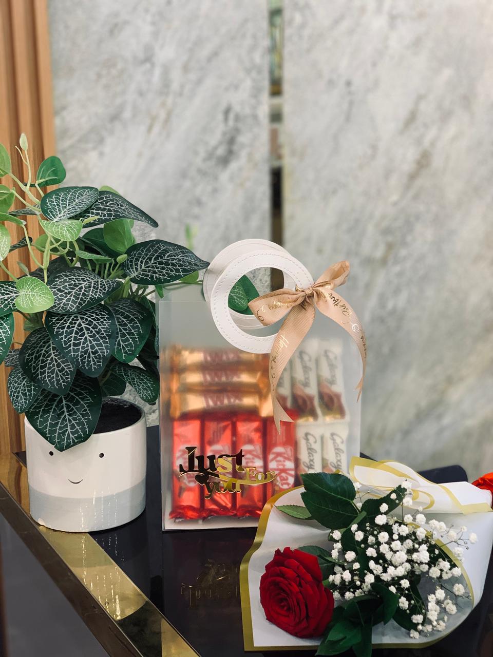Chocolate Gift Hamper with Rose Bouquet – Sweet Romantic Gift Combo