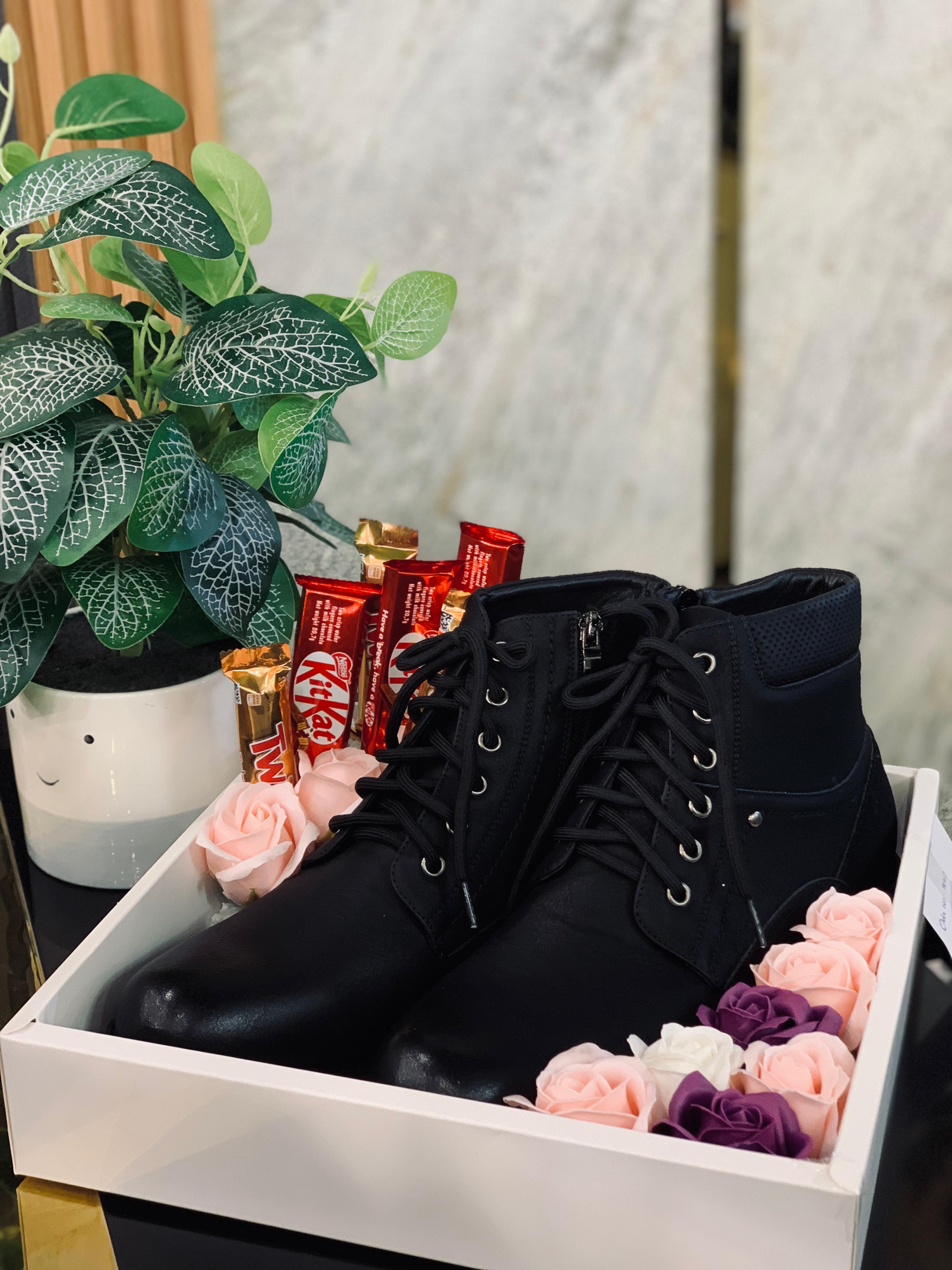 Premium Shoe Gift Hamper Box – Stylish Birthday Gift for Him