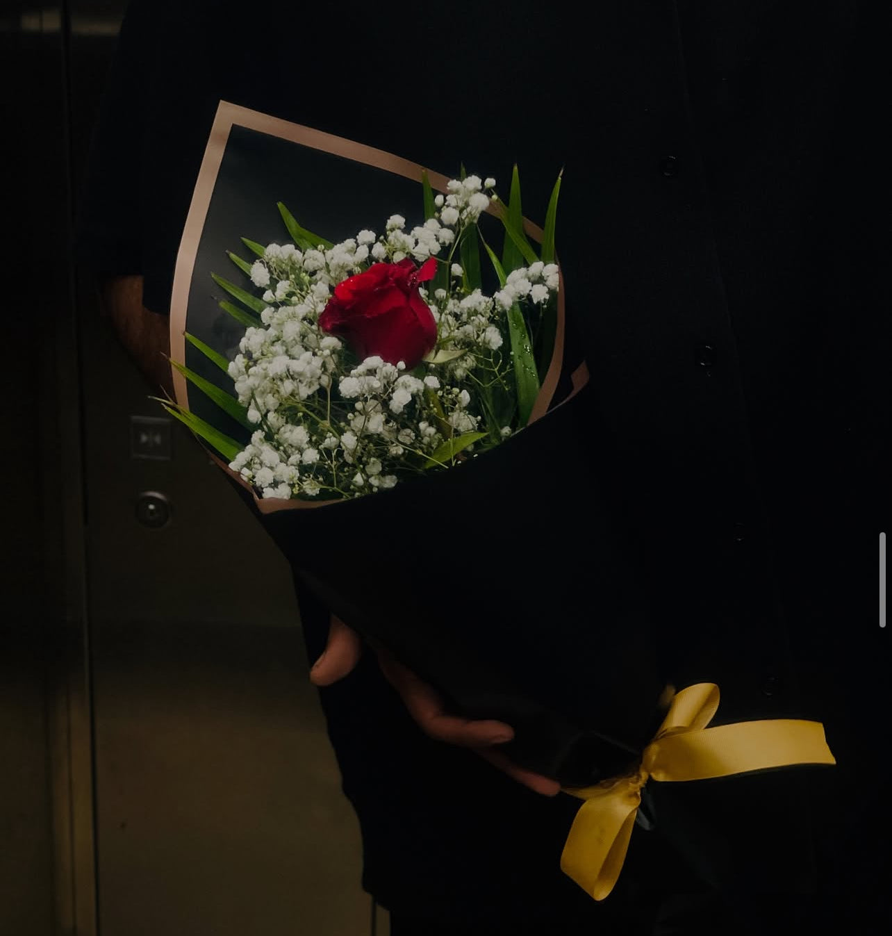 Premium Single Rose Hand Bouquet – Minimal Romantic Gift